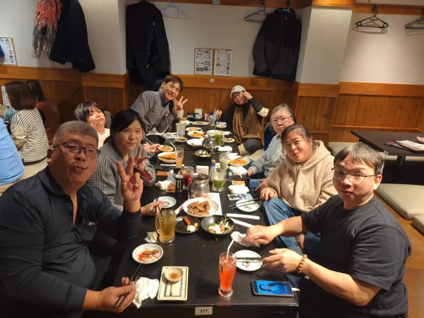 鴻築團隊聚餐合影